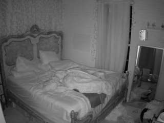 voyeurcam hornyhostel 03